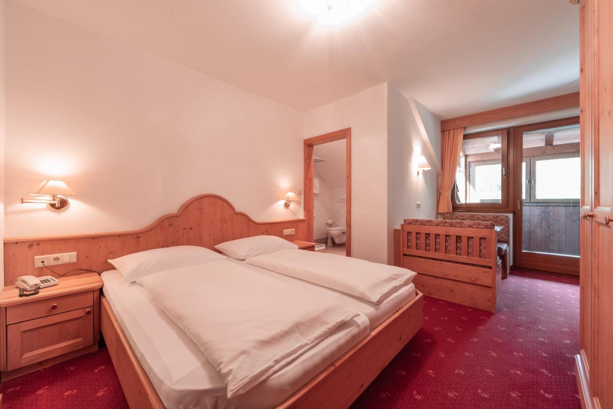 Berghotel Zum Zirm Collalbo Exterior photo